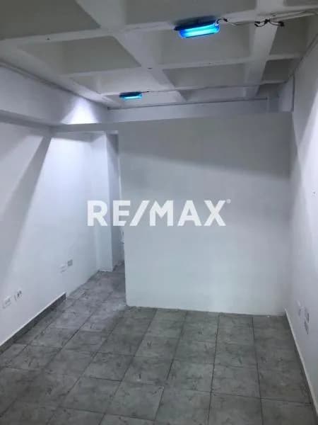 ALQUILER DE LOCAL COMERCIAL CC CRISTAL