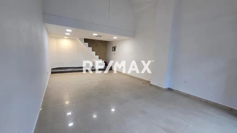 VENTA LOCAL CENTRO COMERCIAL CRISTAL. NAGUANAGUA