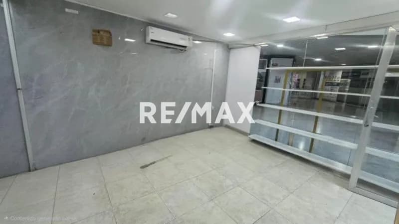VENTA LOCAL CENTRO COMERCIAL CRISTAL. NAGUANAGUA