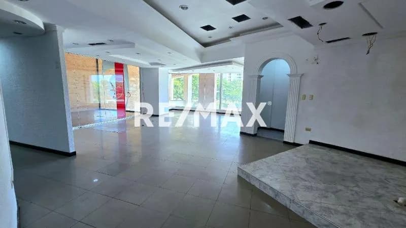 VENTA LOCAL CENTRO COMERCIAL CRISTAL. NAGUANAGUA