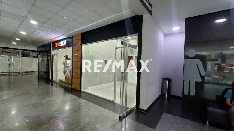 VENTA LOCAL CENTRO COMERCIAL CRISTAL. NAGUANAGUA