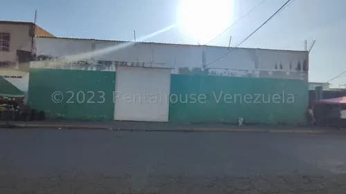 Consigue Galpón Local Comercial En Venta En Av Principal De 23 De Enero Excelente Ubicación Alto Trafico Peatonal Y Vehicular Nela 25-14229