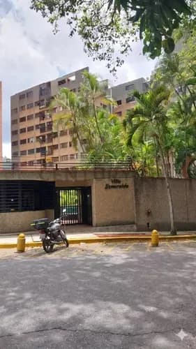 Apartamento En Alquiler Urbanización Las Esmeraldas La Tahona, Baruta.