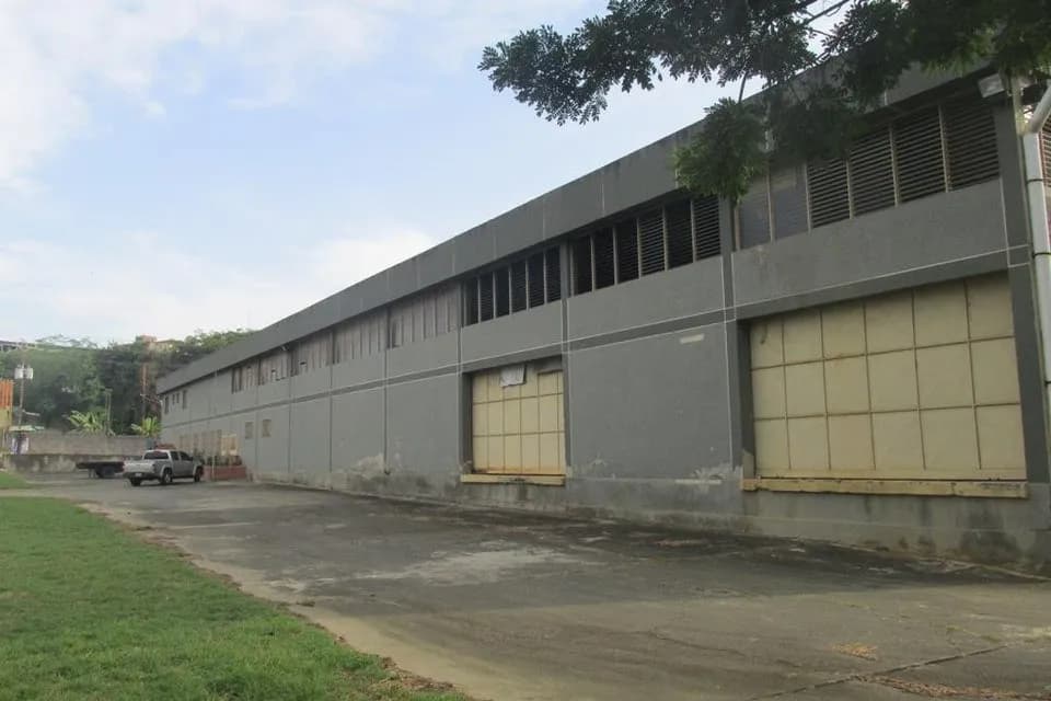 Comercial (Galpon - Deposito) en Venta en Santa Rosa, Miranda