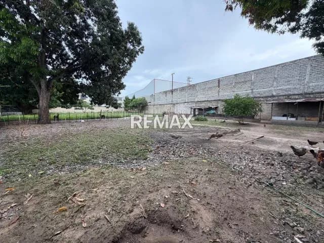 En venta estupendo terreno de 3.202 m² ubicado alado del supermercado Hiper Líder - La Morita I