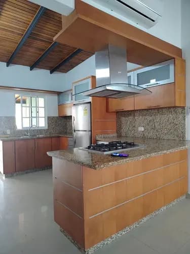 Amplia Casa En Alquiler En Valle De Oro San Diego Carabobo Nf