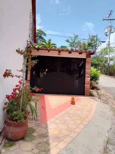 Casa Esquinera En Urbanización Villa Dorada, La Machirí