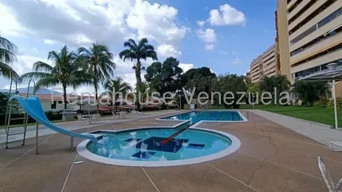 Teresita Luigi Vende Penthouse Duplex Ubicado En Valencia, Trigal Norte, Terraza Privada Con Parrillera, Bar Y Espectacular Vista 180° A La Ciudad. 25-14646 Abr28