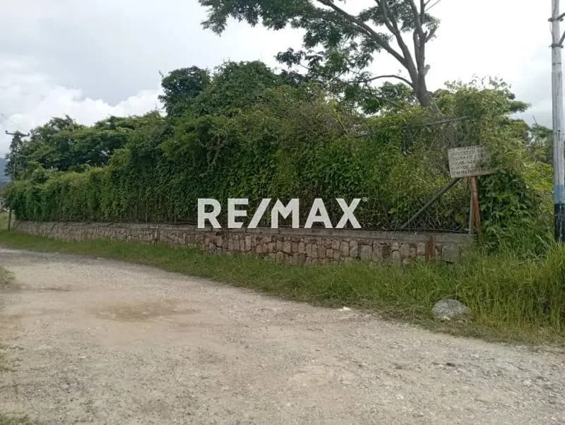 Terreno con bases de construcción de oportunidad
