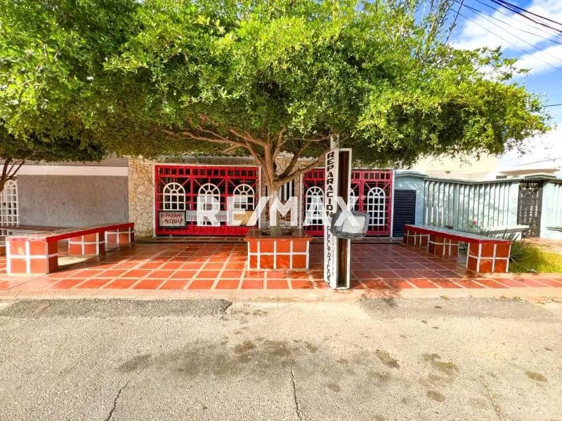 Casa de dos plantas en venta en la urbanización coromoto, san francisco
