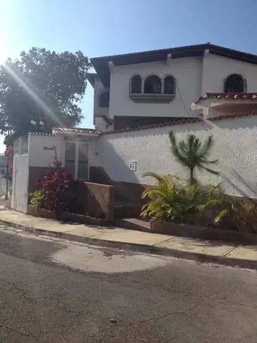 En Venta Hermosa Casa En Macaracuay, Con Jardín Y Árboles Frutales. #25-989 Civf