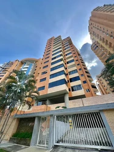 En Venta Apartamento Penthouse En La Trigaleña Alta Residencias Piemonte Valencia Yt