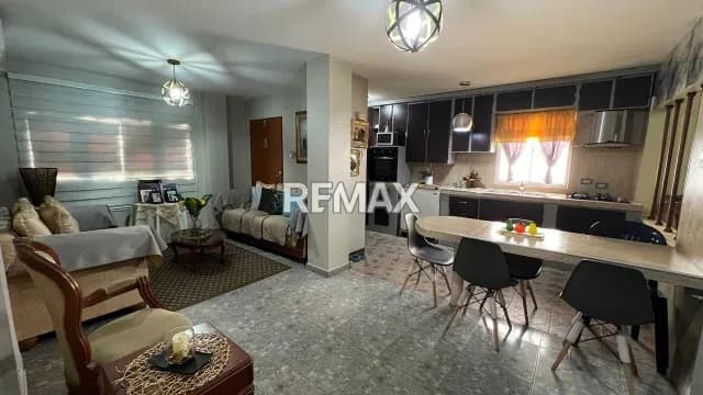 TOWNHOUSE AMOBLADO EN LOS OLIVOS