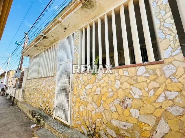AMPLIA CASA EN VENTA EN SAN JACINTO EN VEREDA MARACAIBO ZONA NORTE