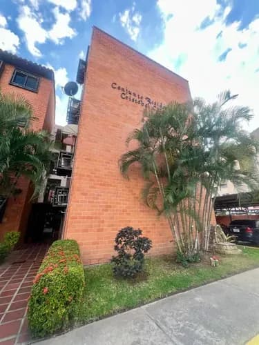 Apartamento En Venta En Base Aragua Vive Con Comodidad, Seguridad Y Excelente Ubicación En Una De Las Zonas Más Buscadas De Maracay. Este Apartamento En Res. Cristóbal Colón Es Ideal Para Familias