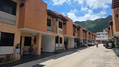 Townhouse En Venta: Piedras Pintadas Res. Montelibano