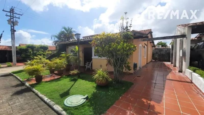 Vendo casa de esquina en La Caracola I juanico, Maturin