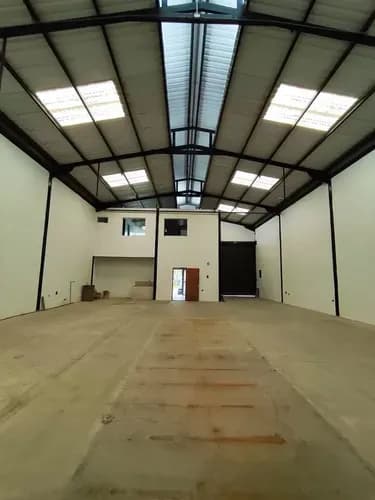 Leandro Araque Inzitu Realtors Ofrece En Alquiler De Galpón Industrial De 285 M² En Zona Estratégica Ideal Para Depósito O Producción