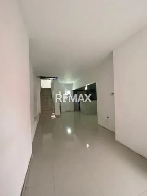 EN VENTA CASA DE DOS NIVELES BARRIO SUCRE Acabados Modernos