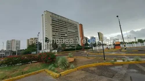 Apartamento Con Amplio Espacio Para Remodelar Con Muy Buena Ubicacion ..26-4736...kb