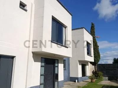 VENTA DE CASA EN URBANIZACION VILLA FRESCA, CARRIZAL