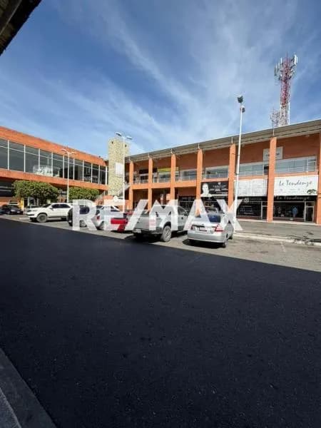 Se vende Local comercial CC Cahiua