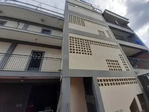 Gran Edificio En Venta En El Casco Central De Palo Negro Con Locales Comercial, Y Apartamentos Db 24-17347