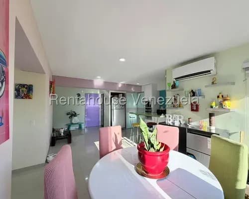 Acogedor Apartamento De 87 M2 En Venta Destaca Por Su Distribución Inteligente De 3 Habitaciones Y 2 Baños, Coronada Por Una Impresionante Vista Al Ávila