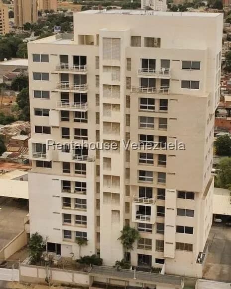 Apartamento (Multiples Niveles) en Alquiler en La Lago, Zulia