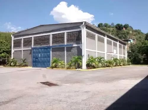 Multiverso Inmobiliario Ofrece En Venta Complejo Industrial De Seis Naves.terreno Totalmente Plano 15.659.62 M2 - Distribuido En 6 Parcelas De Uso Industrial: - 2 Zonas Verdes - Zona De Carga - 2 Pas