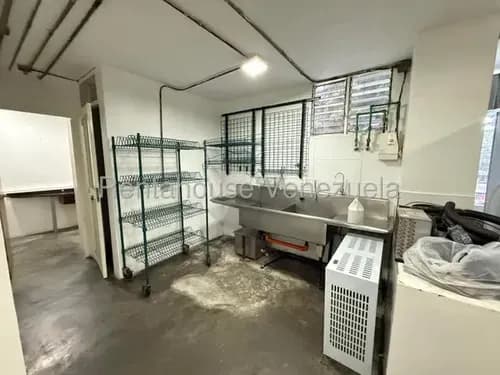 Local Comercial Los Palos Grandes 200m2 - Esquina Pie De Calle - 26-9179