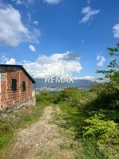 Terreno. Venta. Tucape