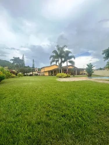 Hermanas Mota Venden Casa Urb El Solar Guataparo Valencia