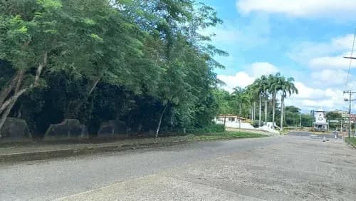 Venta Parcela De Terreno En La Entrada De Puerto Encantado