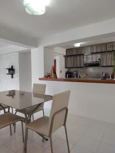 Mariana Vende Apartamento En Valles De Camoruco Valencia Luz Castro