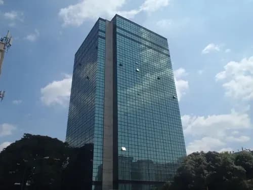 (cliente Directo) Venta 26-20507 Amplio Local Comercial Ubicado A Pie De Calle, En Una Estupenda Torre Empresarial, A Muy Pocos Metros De Chacaíto, Una De Las Principales Áreas Comerciales De Caracas.