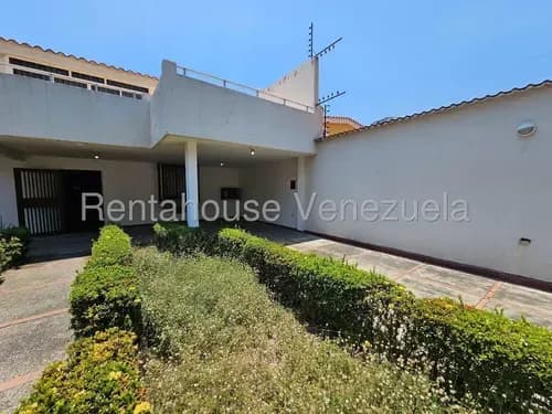 Casa Quinta En Venta En Urbanización San Jacinto Maracay Excelente Inversión A Pie De Calle Para Proyecto De Construcción Nela 25-10948