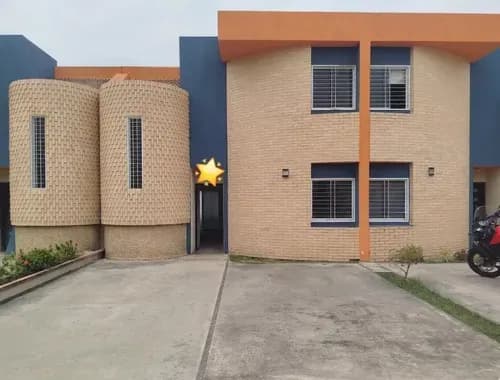 Maria Gabriela Garcia Inzitu Realtors Vende Townhouse En San Diego Pueblo Residencias Sabana Paradise Solo Clientes