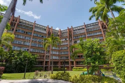 Hermoso Ph Ubicado En El Mejor Edificio De Los Chorros, Cuenta Con Ascensor Privado E Insuperable Vista Al Ávila. Posee Pozo