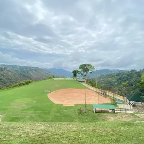Townhouse En Venta Urbanización Monteclaro- Villas (incluye Acción Del Club).