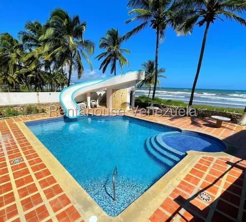 % Maria Elena Oropeza % Trae Para Ti Excelente Inversión! Apartamento Vacacional Amoblado En Venta / Excelente Ubicación Con Alto Potencial De Plusvalia Y Rentabilidad / En Tucacas, Falcon#26-18319