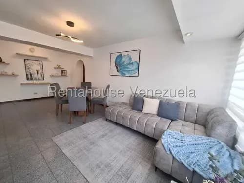 Oportunidad Única, Si Busca Comodidad Y Ubicación Estratégica, Impecable Apartamento En El Rosal En Alquiler, Ideal Para Ejecutivos O Parejas. Carlos Manuel Mollejas. Mls#26-19515.