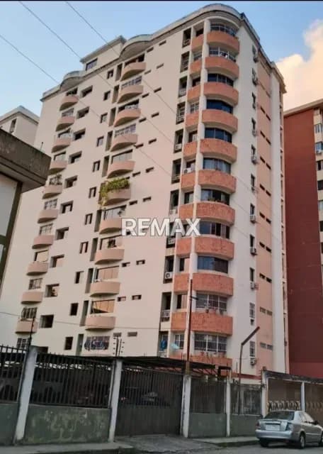 Hermoso Apartamento en alquiler, con excelente en Residencia Paradise Garden Av. 05