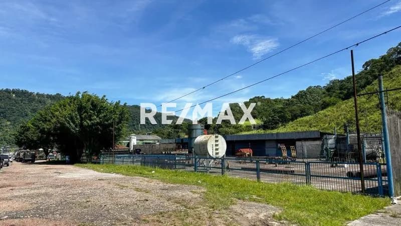 Se Alquila Galpón comercial en la Troncal 5, al lado de la bomba cordillerana, sector Sabaneta 400 mts2