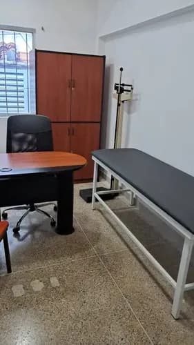 En Alquiler Dos Locales Para Consultorio En El Viñedo. G.g 299971
