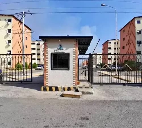 Venta Apartamento En Urbanización Bosque Encantado En Paraparal Municipio Los Guayos Piso 3 Consta De: 60mts2 3 Habitaciones 2 Baños Cocina Empotrada Sala /comedor Área De Faena 1 Puesto De Estacionam