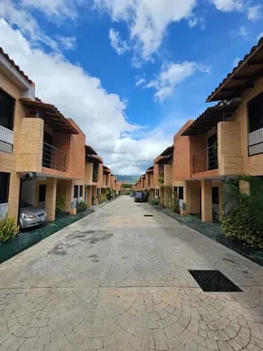 Venta De Hermoso Town House Excelente Ubicacion Mañongo