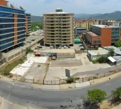 Vendo Terreno Y Oficinas En Lecheria, Sector Venecia