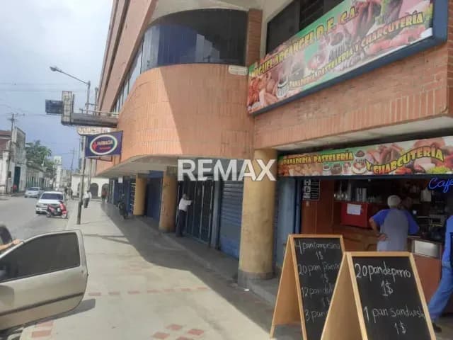 Venta de Local comercial a pie de calle Cerca de la Av. Lara
