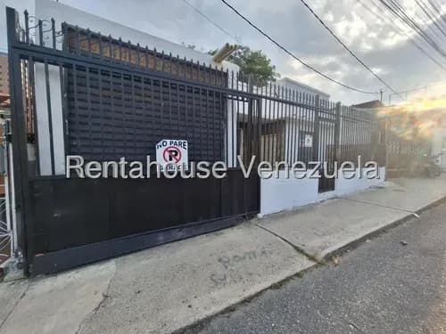 Raíza Suárez Vende 2 5 1 7 2 6 4 Excelente Casa Con Potencial Comercial, 7 Espacios Tipo Oficinas 4 Baños, Terraza, Cocina, Diseño De Múltiples Niveles, Centro-este De Barquisimeto